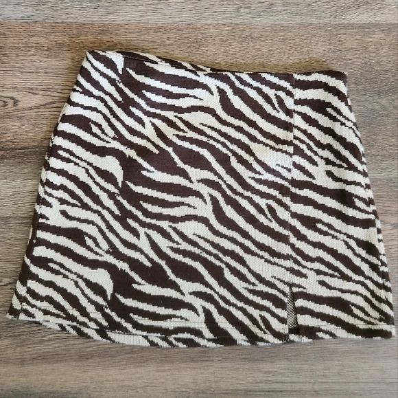 LE LIS ANIMAL PRINT SKIRT - Picture 1 of 8